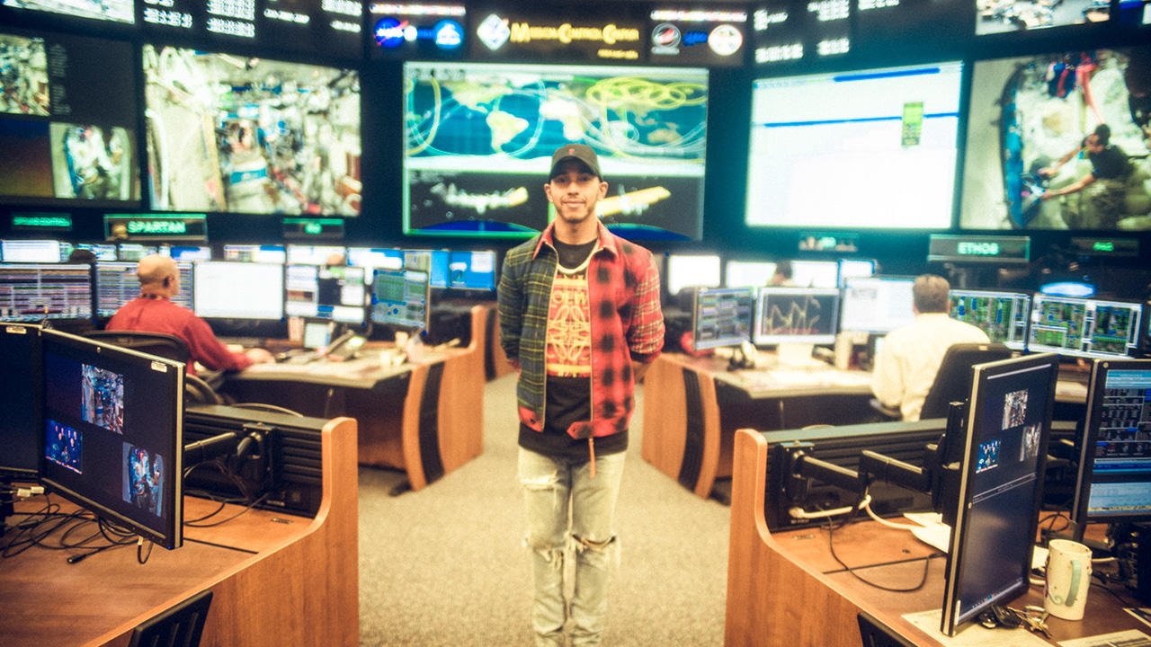 F1 World Champion Lewis Hamilton visits NASA with interest to make a space visit
