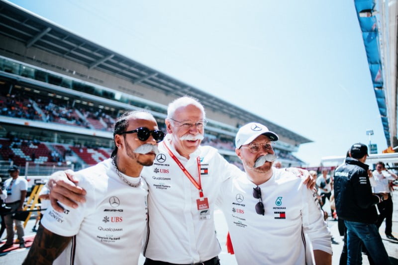 Lewis Hamilton and Valtteri Bottas pose with former Mercedes CEO Dr. Dieter Zetche