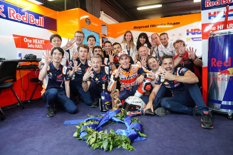 Marq Marquez poses with his team after winning the 2019 Catalan GP