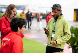 Kunal Shah interviews Jehan Daruvala during the Formula E rookie test. Jehan made his Mahindra Racing debut during this test.