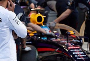 What If Hamilton Had Raced For Red Bull Racing?