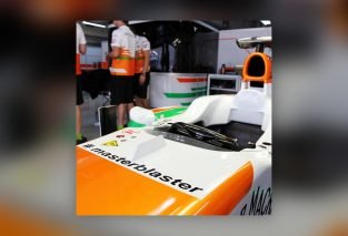 Inside Story: ONLY Actor to have his face on an F1 Car, #MasterBlaster (re-run) - Inside Line F1 Podcast